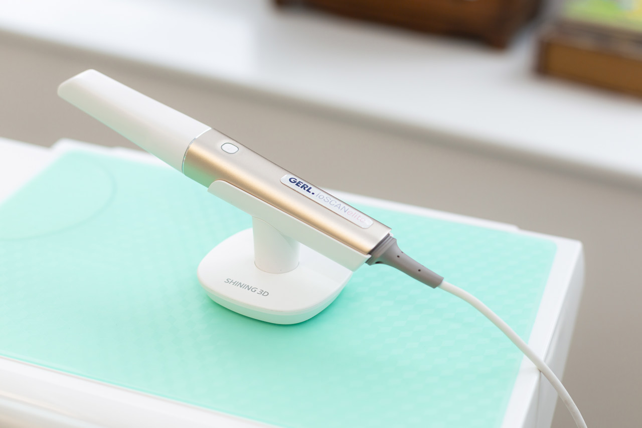 Digitaler Zahnabdruck mit 3D Intraoralscanner in der Zahnarztpraxis Sarah Herrmann in Frankfurt